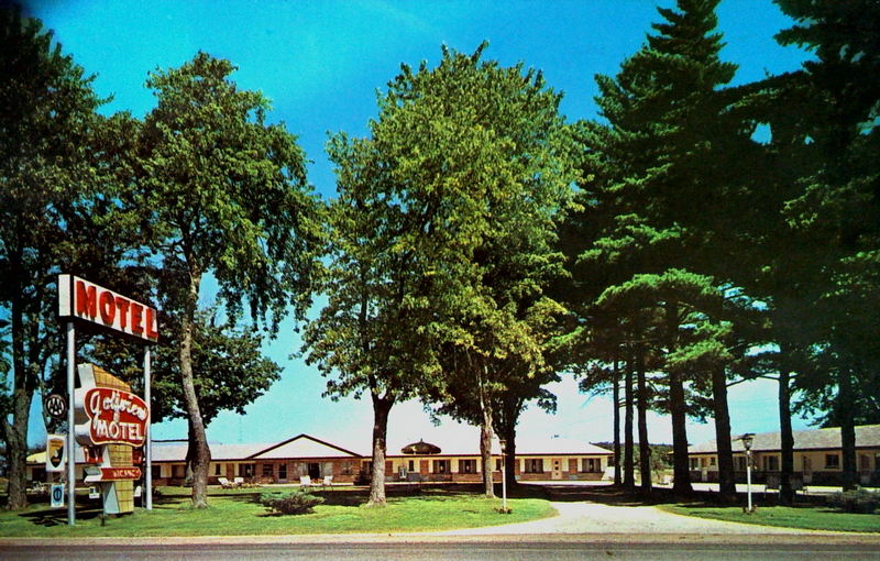 Golfview Motel - Old Postcard (newer photo)